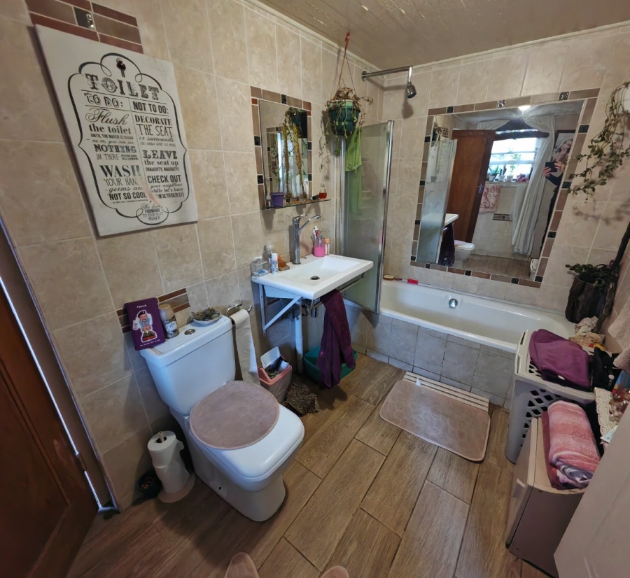 6 Bedroom Property for Sale in Heuwelsig Free State